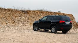 Mitsubishi Pajero Sport II 2.5 DI-D - galeria redakcyjna - widok z tyłu