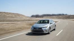 Toyota Camry XLE Facelifting (2015) - widok z przodu