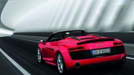 Audi R8 V10 Spyder Facelifting - widok z tyłu