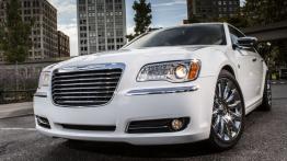 Chrysler 300 Motown Edition - widok z przodu