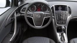 Opel Astra IV Sports Tourer Facelifting - kokpit