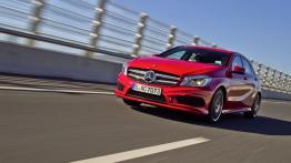 Mercedes A 180 (W176) 2012 - widok z przodu