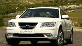 Hyundai Sonata IV Sedan Facelifting 2.4 DOHC 174KM 128kW 2008-2009