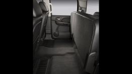Chevrolet Silverado 2010 - tylna kanapa złożona, widok z boku