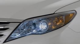 Toyota Avalon 2010 - lewy przedni reflektor - włączony