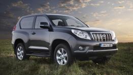 Toyota Land Cruiser 2010 - widok z przodu