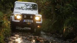 Land Rover Defender 2012 - widok z przodu