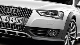 Audi A4 Allroad Facelifting - lewy przedni reflektor - włączony