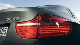 BMW X6 - prawy tylny reflektor - wyłączony