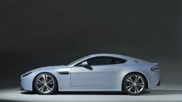 Aston Martin V12 Vantage RS - lewy bok