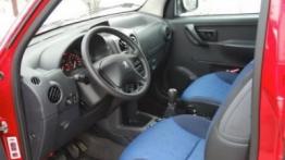 Peugeot Partner 2.0 HDi 190 C - widok ogólny wnętrza z przodu