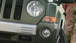 Jeep Patriot - lewy przedni reflektor - wyłączony