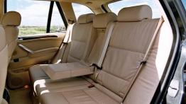 BMW X5 4.4i - galeria redakcyjna - tylna kanapa