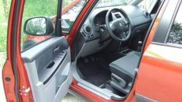 Suzuki SX4 4WD - widok ogólny wnętrza z przodu