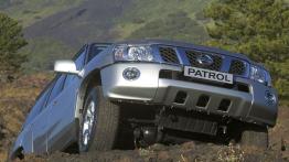 Nissan Patrol 2005 - widok z przodu