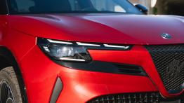 Alfa Romeo Junior Ibrida Q4 - prawy przedni reflektor - w³±czony