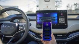 Skoda ostrzeże Cię przed policją i... pozwoli zagrać w Tetrisa. Rewolucyjna aktualizacja już jest!