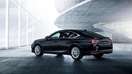 Nowy Lexus ES dotrze do Europy