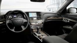 Infiniti Q70 w odświeżonej i przedłużonej wersji