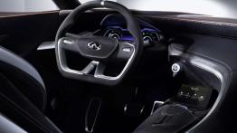 Infiniti Q80 Inspiration - z Paryża do Los Angeles