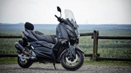 Yamaha XMAX IRON MAX – nie tylko po pizzę