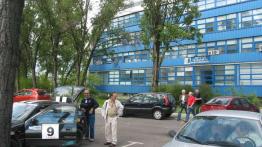 Dziennikarze – rajdowcy pod stadionem X-lecia