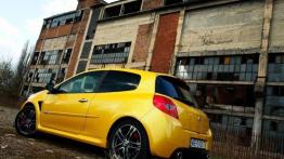 "Męska rzecz" - Renault Clio