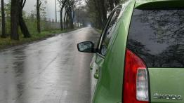 Jak dodatkowe kilogramy wpływają na dynamikę samochodu?
