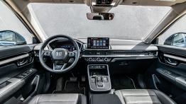 Toyota RAV4 Hybrid vs Honda CR-V e:HEV – japońscy giganci hybryd: multimedia i zawieszenie