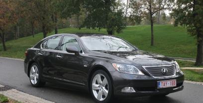 Lexus LS IV Sedan 460 AWD 367KM 270kW 2010-2012