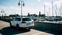 Volkswagen Golf Alltrack 2.0 TDI 184 KM - galeria redakcyjna (2) - widok z tyłu