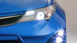 Scion iM Concept (2014) - lewy przedni reflektor - włączony