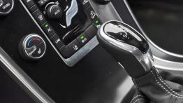 Volvo XC60 Facelifting 3.0 T6 304KM - galeria redakcyjna - skrzynia biegów