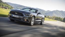 Ford Mustang VI Cabrio EcoBoost (2015) - wersja europejska - widok z przodu