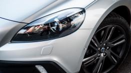 Volvo V40 II Cross Country 2.0 D4 - galeria redakcyjna - lewy przedni reflektor - wyłączony