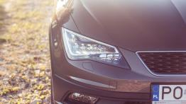 Seat Leon III X-Perience 2.0 TDI CR 184KM - galeria redakcyjna - prawy przedni reflektor - włączony