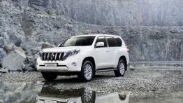 Toyota Land Cruiser 2.8 D-4D (2016) - widok z przodu