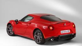 Alfa Romeo 4C Launch Edition (2013) - tył - reflektory włączone