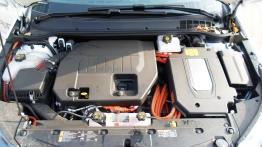 Opel Ampera Hatchback 5d Elektryczny 150KM - galeria redakcyjna - maska otwarta