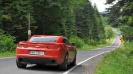 Chevrolet Camaro V Coupe 6.2L V8 405KM - galeria redakcyjna - widok z tyłu