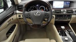 Lexus LS IV Facelifting - galeria redakcyjna - kokpit