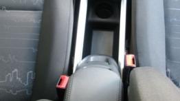 Opel Meriva II - galeria redakcyjna - tunel środkowy między fotelami