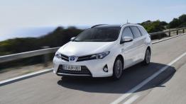 Toyota Auris II Hybrid Touring Sports (2013) - widok z przodu