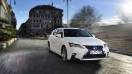 Lexus CT 200h Facelifting (2014) - widok z przodu