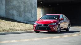 Toyota Camry Facelifting XSE (2015) - widok z przodu