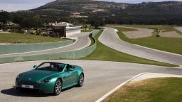 Aston Martin V8 Vantage S Volante - widok z przodu