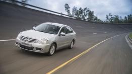 Nissan Almera 2013 - widok z przodu