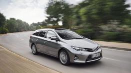 Toyota Auris II Touring Sports - widok z przodu