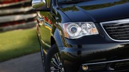 Chrysler Town and Country S - prawy przedni reflektor - wyłączony