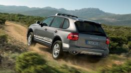 Porsche Cayenne S Transsyberia - widok z tyłu